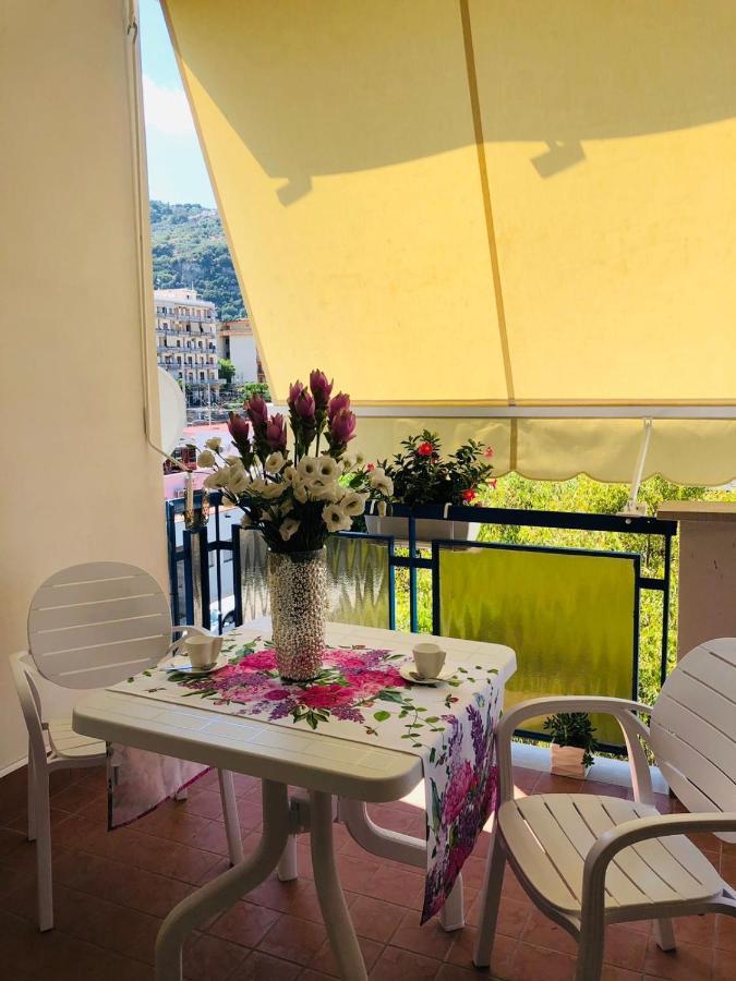 The Place Piazza Lauro Couette-café